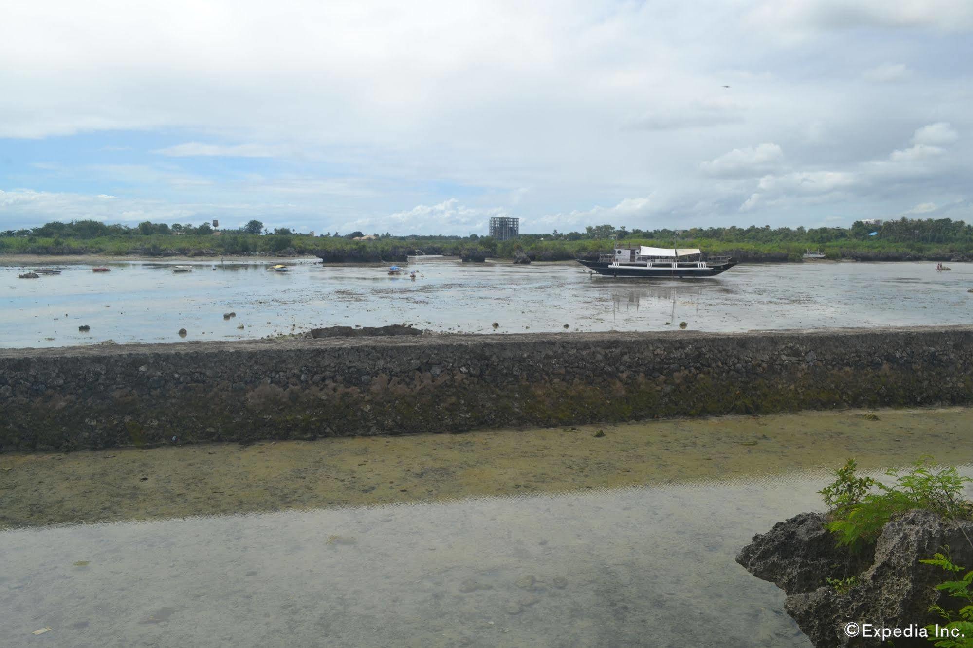 Alfheim Resort Lapu-Lapu City Exterior photo